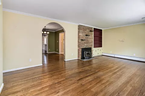 Living - 9021 Weir St, Manassas, VA 20110 photo 2 of 13