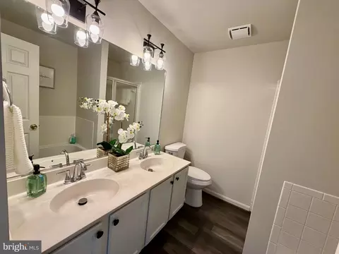Bath - 10245 Calypso Dr, Manassas, VA 20110 photo 2 of 7