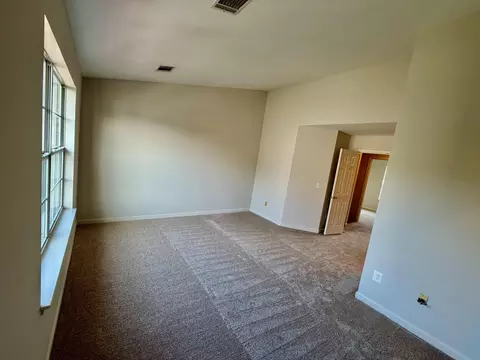 Living - 10245 Calypso Dr, Manassas, VA 20110 photo 2 of 4