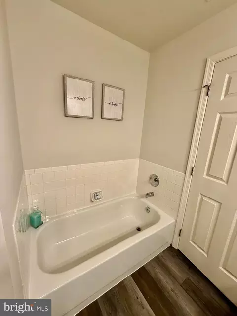 Bath - 10245 Calypso Dr, Manassas, VA 20110 photo 4 of 7