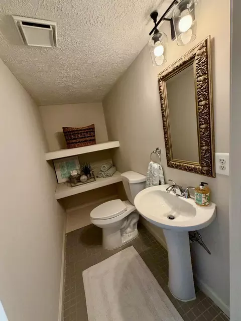 Bath - 10245 Calypso Dr, Manassas, VA 20110 photo 7 of 7