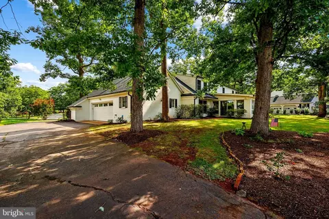 Exterior - 9507 Nelson Ln, Manassas, VA 20110 photo 4 of 11