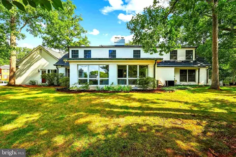 Exterior - 9507 Nelson Ln, Manassas, VA 20110 photo 8 of 11
