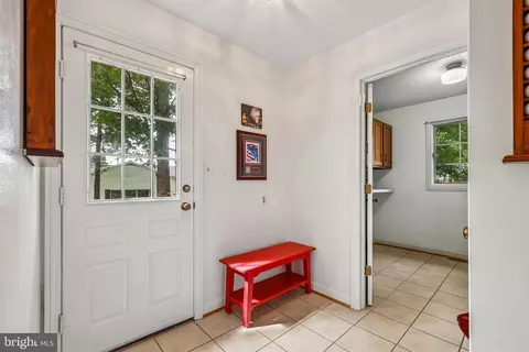 Entry Way - 9507 Nelson Ln, Manassas, VA 20110 photo 3 of 6