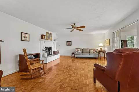 Living - 9507 Nelson Ln, Manassas, VA 20110 photo 1 of 2
