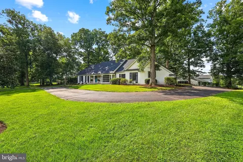 Exterior - 9507 Nelson Ln, Manassas, VA 20110 photo 7 of 11