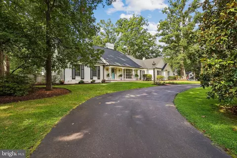 Exterior - 9507 Nelson Ln, Manassas, VA 20110 photo 5 of 11