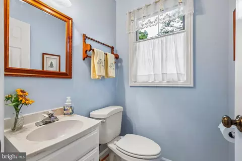 Bath - 9507 Nelson Ln, Manassas, VA 20110 photo 1 of 4