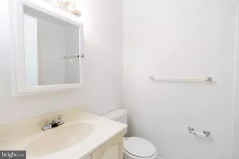 Bath - 9013 Tyler Ct, Manassas, VA 20110 photo 1 of 2