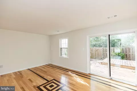 Living - 9013 Tyler Ct, Manassas, VA 20110 photo 5 of 5