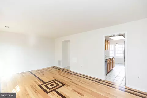 Living - 9013 Tyler Ct, Manassas, VA 20110 photo 3 of 5