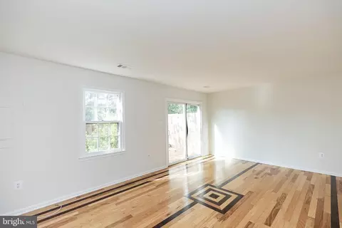 Living - 9013 Tyler Ct, Manassas, VA 20110 photo 1 of 5