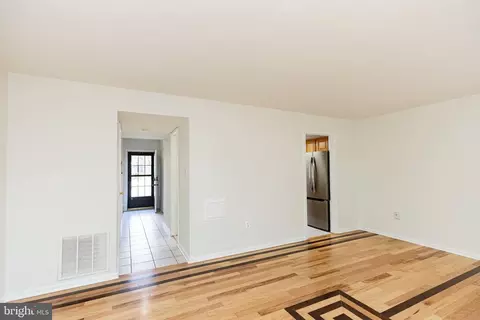 Living - 9013 Tyler Ct, Manassas, VA 20110 photo 4 of 5