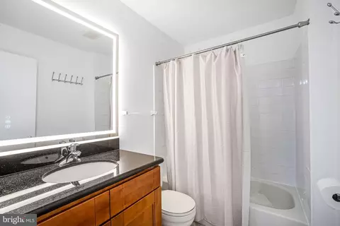 Bath - 8711 Ditmars Ct, Manassas, VA 20110 photo 2 of 2