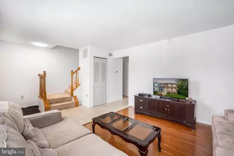 Living - 8711 Ditmars Ct, Manassas, VA 20110 photo 2 of 2