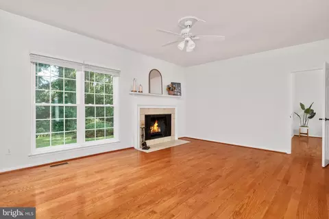 Living - 8550 Yoder St, Manassas, VA 20110 photo 3 of 6
