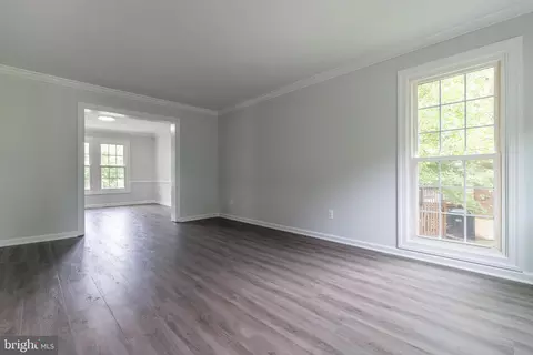 Living - 10169 Corydalis Ct, Manassas, VA 20110 photo 3 of 9