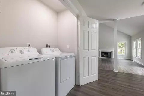 Entry Way - 10169 Corydalis Ct, Manassas, VA 20110 photo 2 of 7