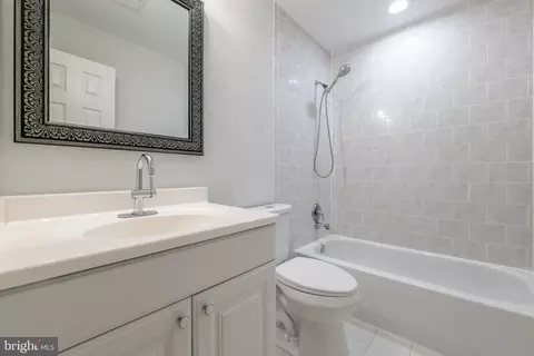 Bath - 10169 Corydalis Ct, Manassas, VA 20110 photo 2 of 2