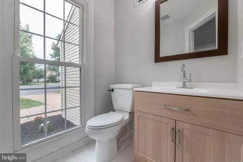 Bath - 10169 Corydalis Ct, Manassas, VA 20110 photo 1 of 2