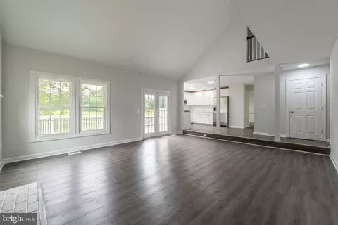 Living - 10169 Corydalis Ct, Manassas, VA 20110 photo 1 of 9