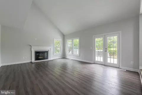 Living - 10169 Corydalis Ct, Manassas, VA 20110 photo 5 of 9