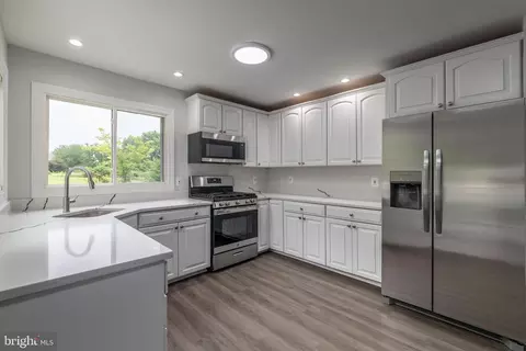 Kitchen - 10169 Corydalis Ct, Manassas, VA 20110 photo 3 of 4