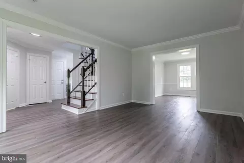 Living - 10169 Corydalis Ct, Manassas, VA 20110 photo 4 of 9