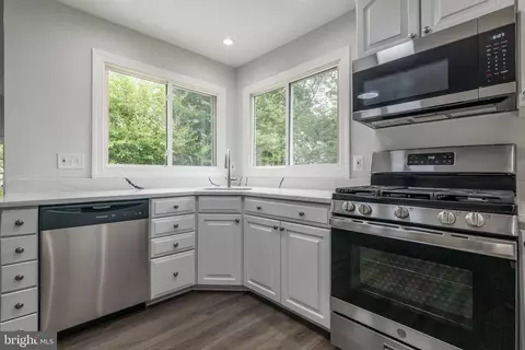Kitchen - 10169 Corydalis Ct, Manassas, VA 20110 photo 2 of 4