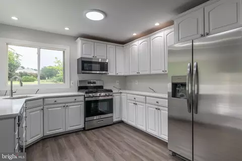 Kitchen - 10169 Corydalis Ct, Manassas, VA 20110 photo 4 of 4