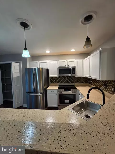 Kitchen - 10203 Calypso Dr, Manassas, VA 20110 photo 3 of 4