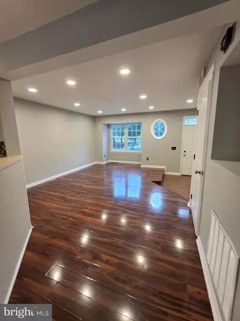 Living - 10203 Calypso Dr, Manassas, VA 20110 photo 2 of 5