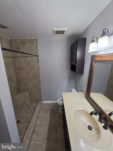 Bath - 10203 Calypso Dr, Manassas, VA 20110 photo 1 of 2