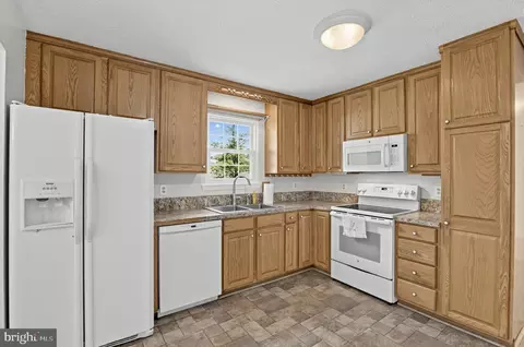 Kitchen - 10028 Elderberry Ct, Manassas, VA 20110 photo 2 of 3