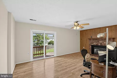 Living - 10028 Elderberry Ct, Manassas, VA 20110 photo 4 of 5
