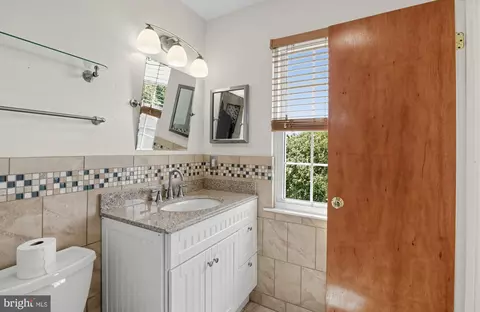 Bath - 10028 Elderberry Ct, Manassas, VA 20110 photo 1 of 4