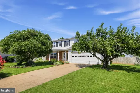 Exterior - 10028 Elderberry Ct, Manassas, VA 20110 photo 2 of 10