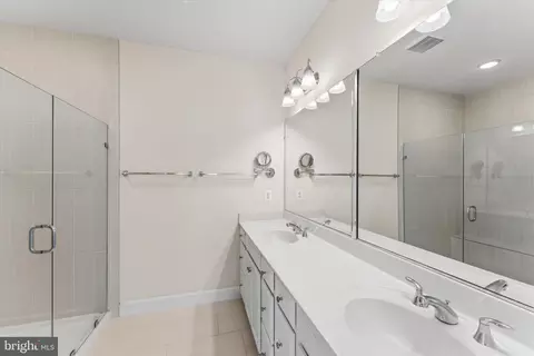 Bath - 9862 Buchanan Loop, Manassas, VA 20110 photo 1 of 3