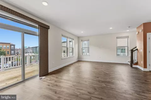 Living - 9862 Buchanan Loop, Manassas, VA 20110 photo 2 of 5
