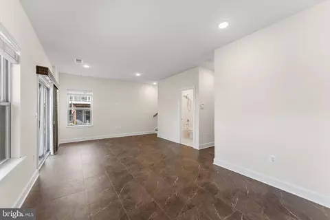 Living - 9862 Buchanan Loop, Manassas, VA 20110 photo 3 of 5