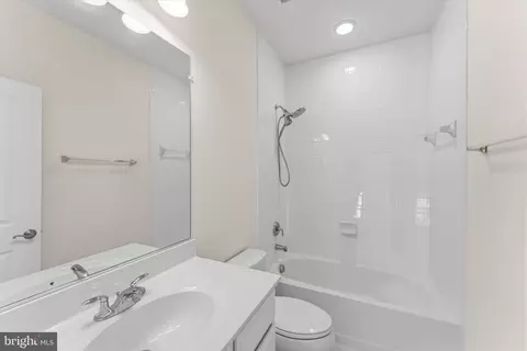Bath - 9862 Buchanan Loop, Manassas, VA 20110 photo 2 of 3