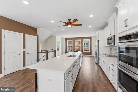 Entry Way - 9862 Buchanan Loop, Manassas, VA 20110 photo 3 of 14