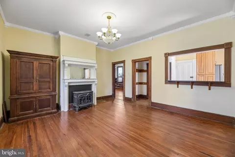 Living - 8807 Quarry Rd, Manassas, VA 20110 photo 7 of 11
