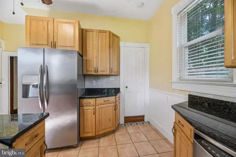 Kitchen - 8807 Quarry Rd, Manassas, VA 20110 photo 5 of 7