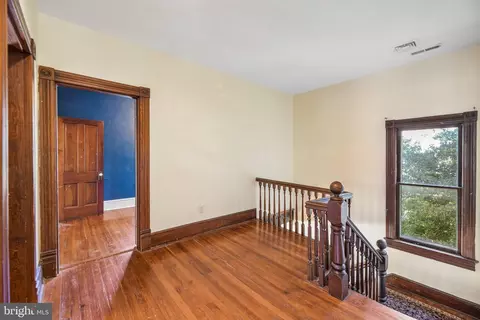 Entry Way - 8807 Quarry Rd, Manassas, VA 20110 photo 8 of 9