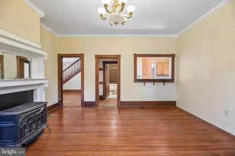 Living - 8807 Quarry Rd, Manassas, VA 20110 photo 4 of 11