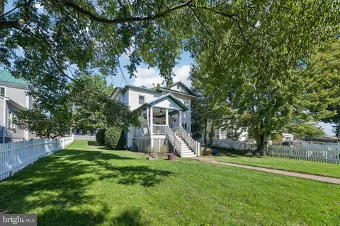 Exterior - 8807 Quarry Rd, Manassas, VA 20110 photo 4 of 12