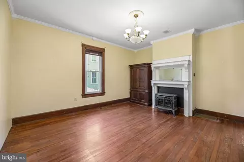 Living - 8807 Quarry Rd, Manassas, VA 20110 photo 9 of 11