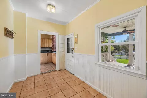 Entry Way - 8807 Quarry Rd, Manassas, VA 20110 photo 6 of 9