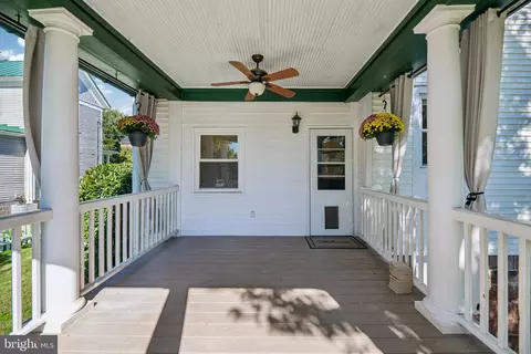 Exterior - 8807 Quarry Rd, Manassas, VA 20110 photo 3 of 12
